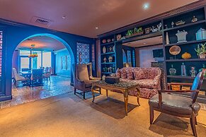 Unique Beachfront Condo With Exceptional Views