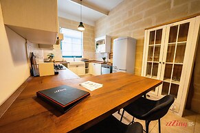 Charming Historic Home With Rooftop Views