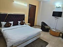 Goroomgo Noida Royal Residency