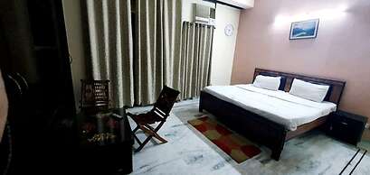 Goroomgo Noida Royal Residency