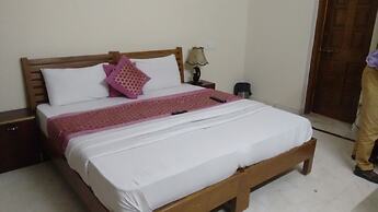 Goroomgo Noida Royal Residency