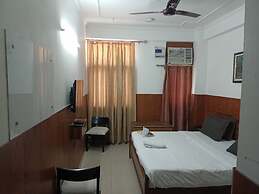 Goroomgo Noida Royal Residency