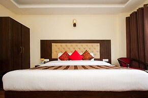 Goroomgo Noida Royal Residency