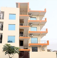 Goroomgo Noida Royal Residency