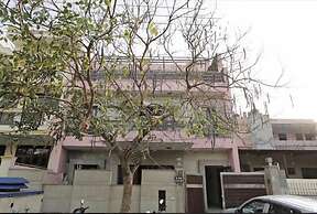 Goroomgo Noida Royal Residency