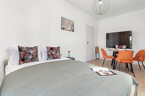 Family Apartment With Parking by Renters