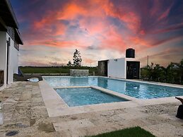 Elegant - Luxury and Private Villa