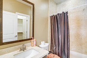 Houston Home w/ Rooftop Patio - 3 Mi to Downtown!