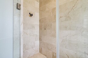 Houston Home w/ Rooftop Patio - 3 Mi to Downtown!