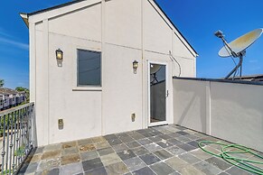 Houston Home w/ Rooftop Patio - 3 Mi to Downtown!