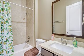 Houston Home w/ Rooftop Patio - 3 Mi to Downtown!