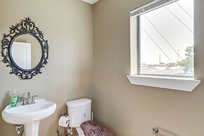 Houston Home w/ Rooftop Patio - 3 Mi to Downtown!