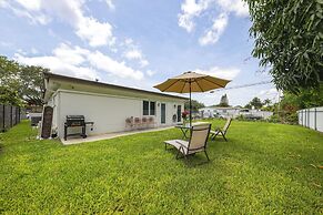 Chic North Miami House ~ 7 Mi to Hard Rock Stadium