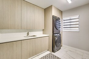 Chic North Miami House ~ 7 Mi to Hard Rock Stadium