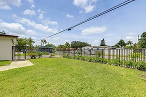 Chic North Miami House ~ 7 Mi to Hard Rock Stadium