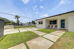 Chic North Miami House ~ 7 Mi to Hard Rock Stadium