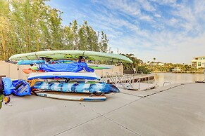 Chic Sarasota Condo w/ Balcony: 2 Mi to Beaches!