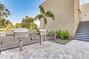 Chic Sarasota Condo w/ Balcony: 2 Mi to Beaches!