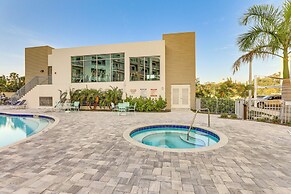 Chic Sarasota Condo w/ Balcony: 2 Mi to Beaches!