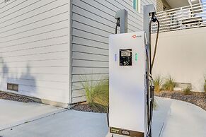 Chic Sarasota Condo w/ Balcony: 2 Mi to Beaches!