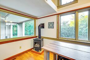 Spacious Eugene Home w/ Patio - Walk to UO Campus!