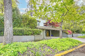 Spacious Eugene Home w/ Patio - Walk to UO Campus!