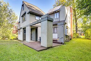 Spacious Eugene Home w/ Patio - Walk to UO Campus!