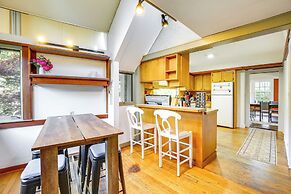 Spacious Eugene Home w/ Patio - Walk to UO Campus!