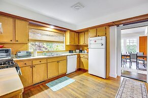 Spacious Eugene Home w/ Patio - Walk to UO Campus!