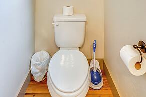 Charming Donnelly Home - 1 Mi to Lake Cascade!