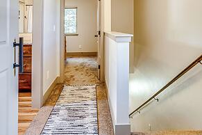 Charming Donnelly Home - 1 Mi to Lake Cascade!
