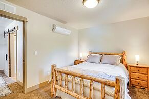 Charming Donnelly Home - 1 Mi to Lake Cascade!