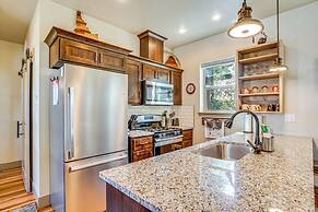 Charming Donnelly Home - 1 Mi to Lake Cascade!