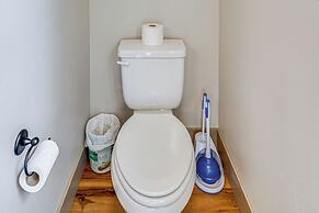 Charming Donnelly Home - 1 Mi to Lake Cascade!