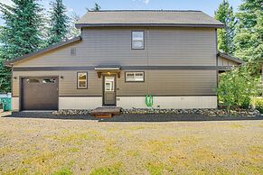 Charming Donnelly Home - 1 Mi to Lake Cascade!