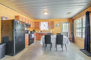 Pet-friendly Cabin Rental: 5 Mi to Sardis Lake!