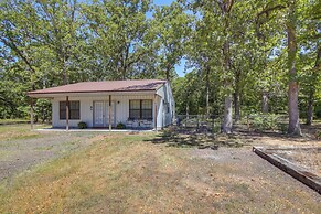 5 Mi to Sardis Lake: Pet-friendly Cabin Rental
