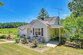 Family Fancy Gap Cottage w/ Deck - Pets Welcome!