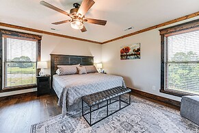 Scenic Getaway w/ Deck: 7 Mi to Mammoth Cave Park!