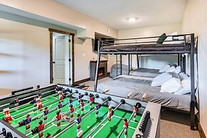 Scenic Getaway w/ Deck: 7 Mi to Mammoth Cave Park!