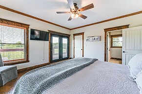 Scenic Getaway w/ Deck: 7 Mi to Mammoth Cave Park!