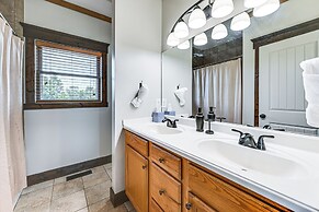 Scenic Getaway w/ Deck: 7 Mi to Mammoth Cave Park!