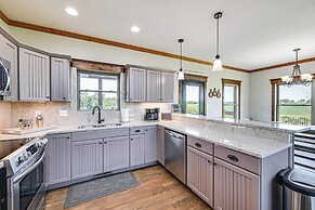 Scenic Getaway w/ Deck: 7 Mi to Mammoth Cave Park!