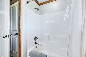 Scenic Getaway w/ Deck: 7 Mi to Mammoth Cave Park!