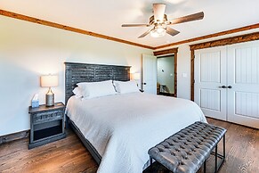 Scenic Getaway w/ Deck: 7 Mi to Mammoth Cave Park!