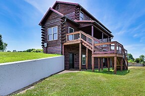 Scenic Getaway w/ Deck: 7 Mi to Mammoth Cave Park!