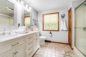 Pet-friendly Espyville Home w/ Yard & Fire Pit!