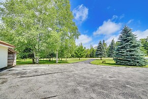 Germfask Home w/ Fire Pit, Grill & Yard Games!
