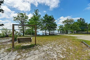 Family-friendly Harrells Home w/ Fire Pit + Kayaks