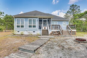 Family-friendly Harrells Home w/ Fire Pit + Kayaks